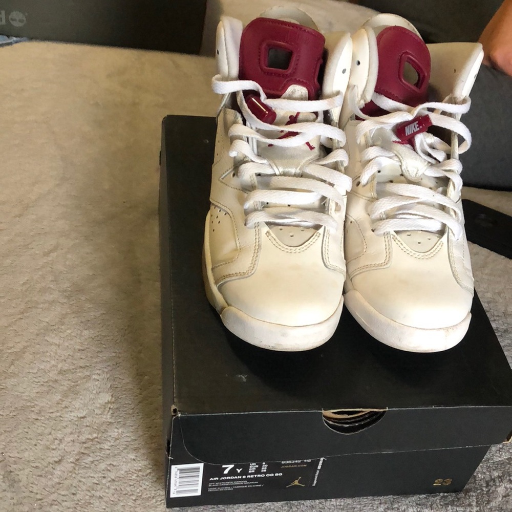 Air Jordan 6 retro “maroons”